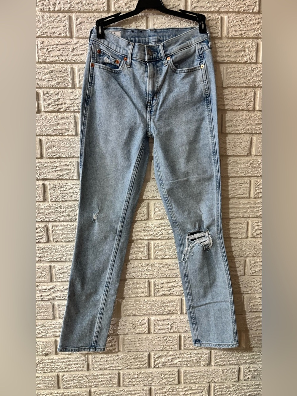 GAP Mid Rise Vintage Slim Skinny Light Wash Distressed Jeans size 2/26